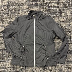 New Callaway women’s golf windbreaker with many pickets size large